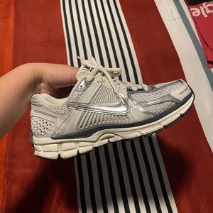 WOMEN VOMERO 5 **USED**WORN**